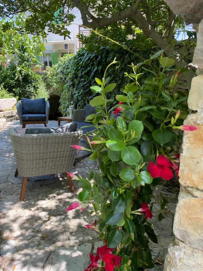 Maja Stone House Holiday home *